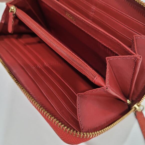 Coach Madison Wallet Solid Red Large Patent Leather Zip Around Logo Condition - Picture 5 of 12